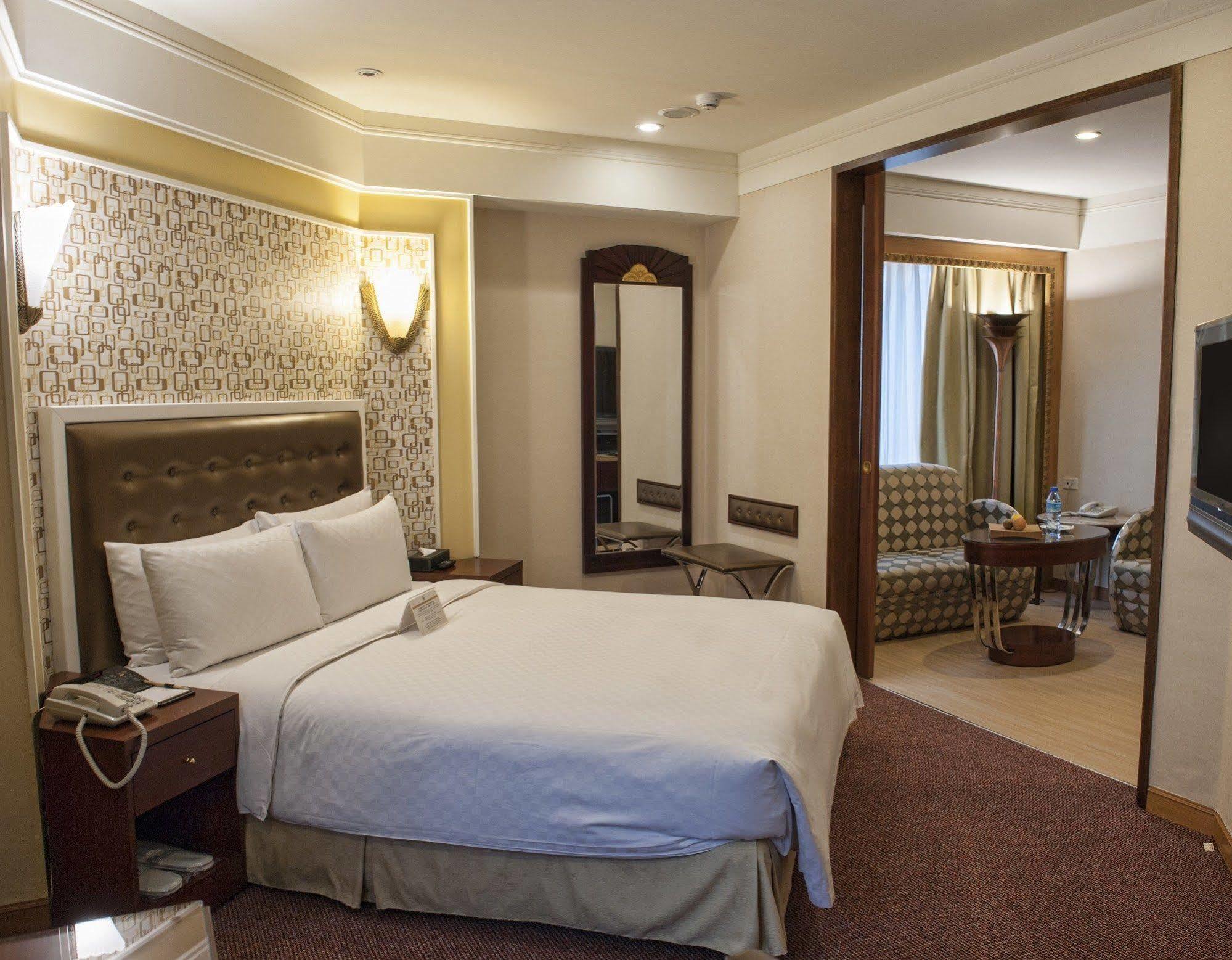 Royal Palace Hotel Taipei Exterior photo