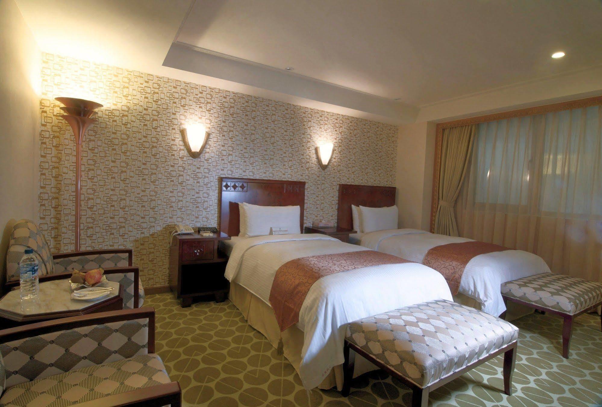 Royal Palace Hotel Taipei Exterior photo