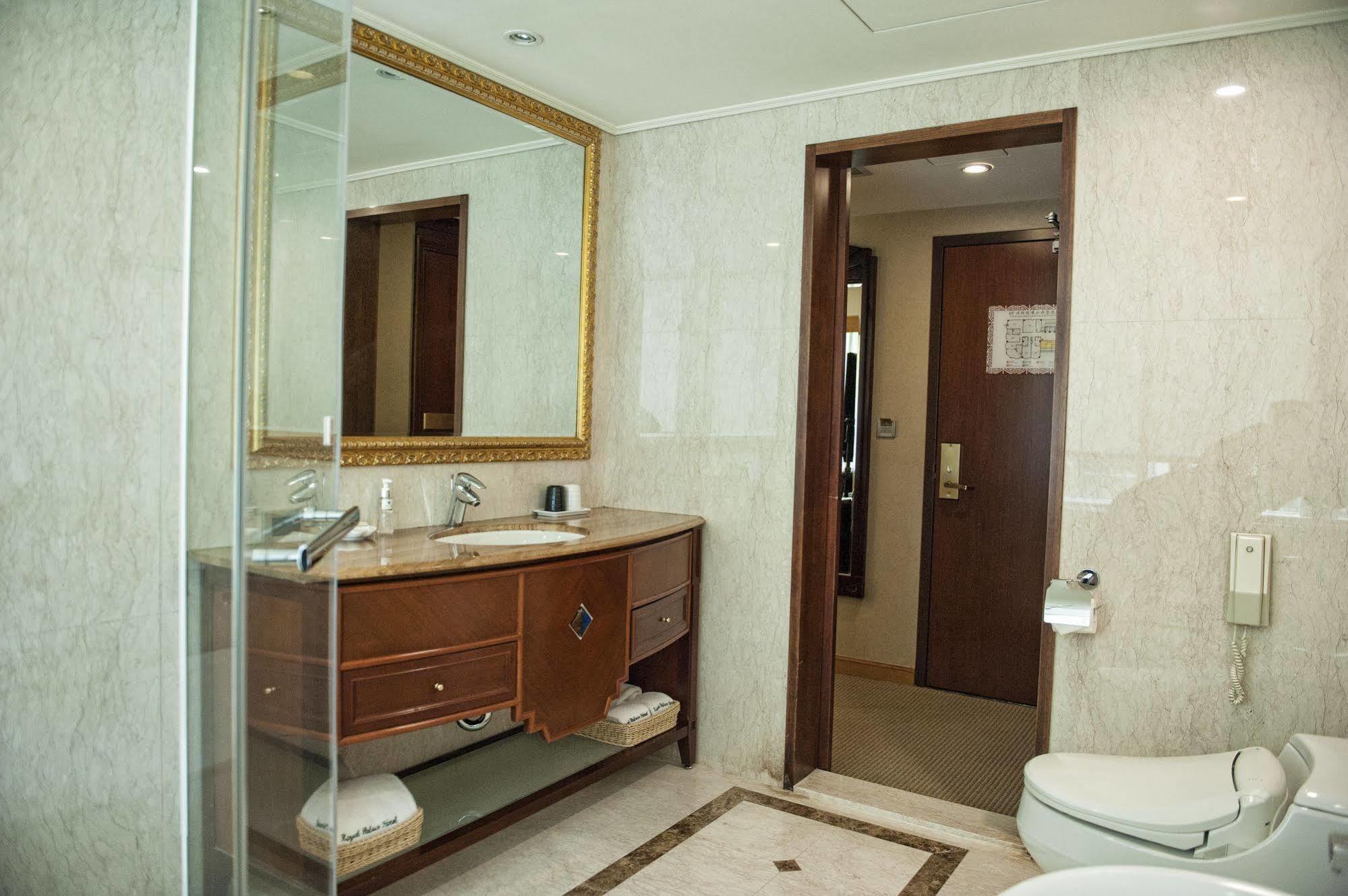 Royal Palace Hotel Taipei Exterior photo