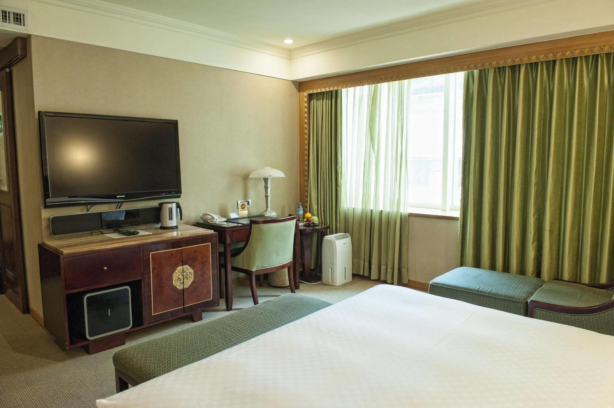 Royal Palace Hotel Taipei Exterior photo