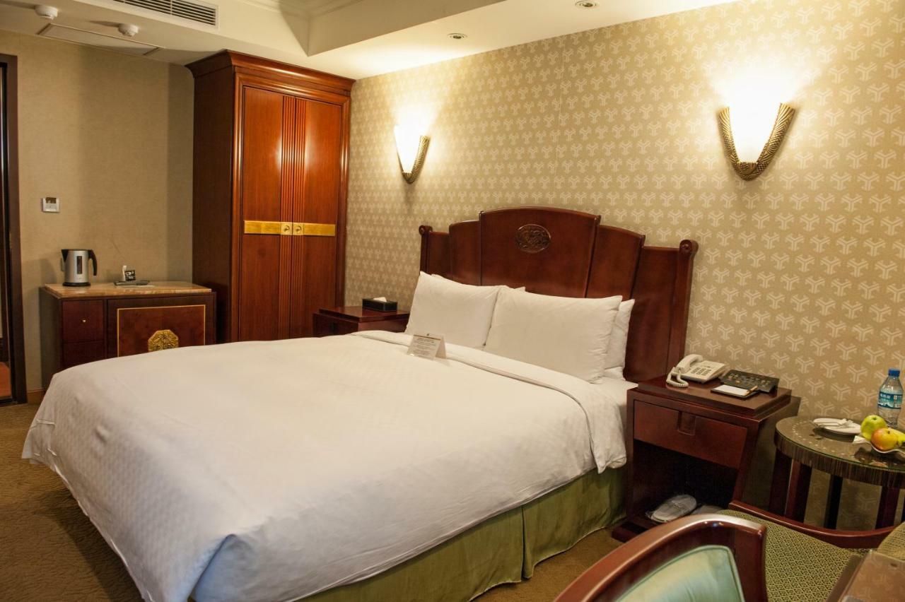 Royal Palace Hotel Taipei Exterior photo